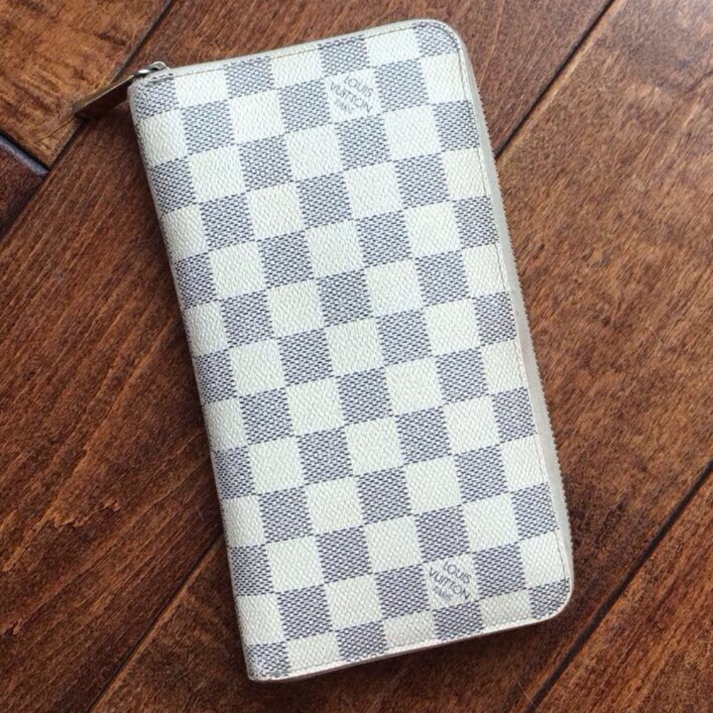 Louis Vuitton beige wallet
